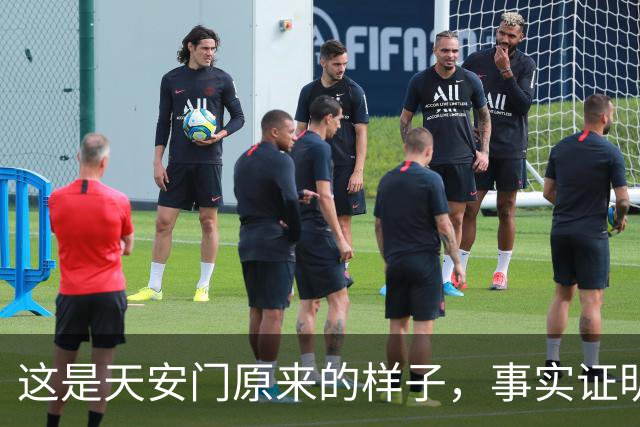这是天安门原来的样子，事实证明，梁思成和林徽因是有远见的人